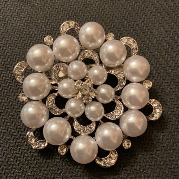 pearls Jewelry - Large Statement Silver Bobble Pearl & Rhinestone Cluster Brooch.